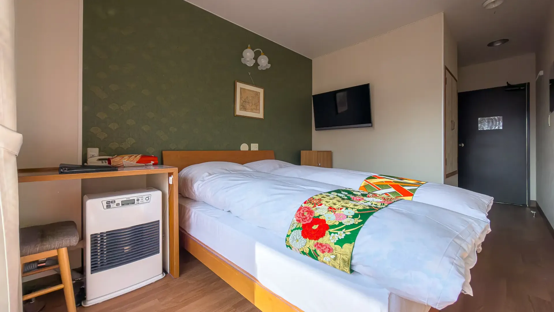 hotel-elizabeth-nozawa-onsen-compact-double-room-1