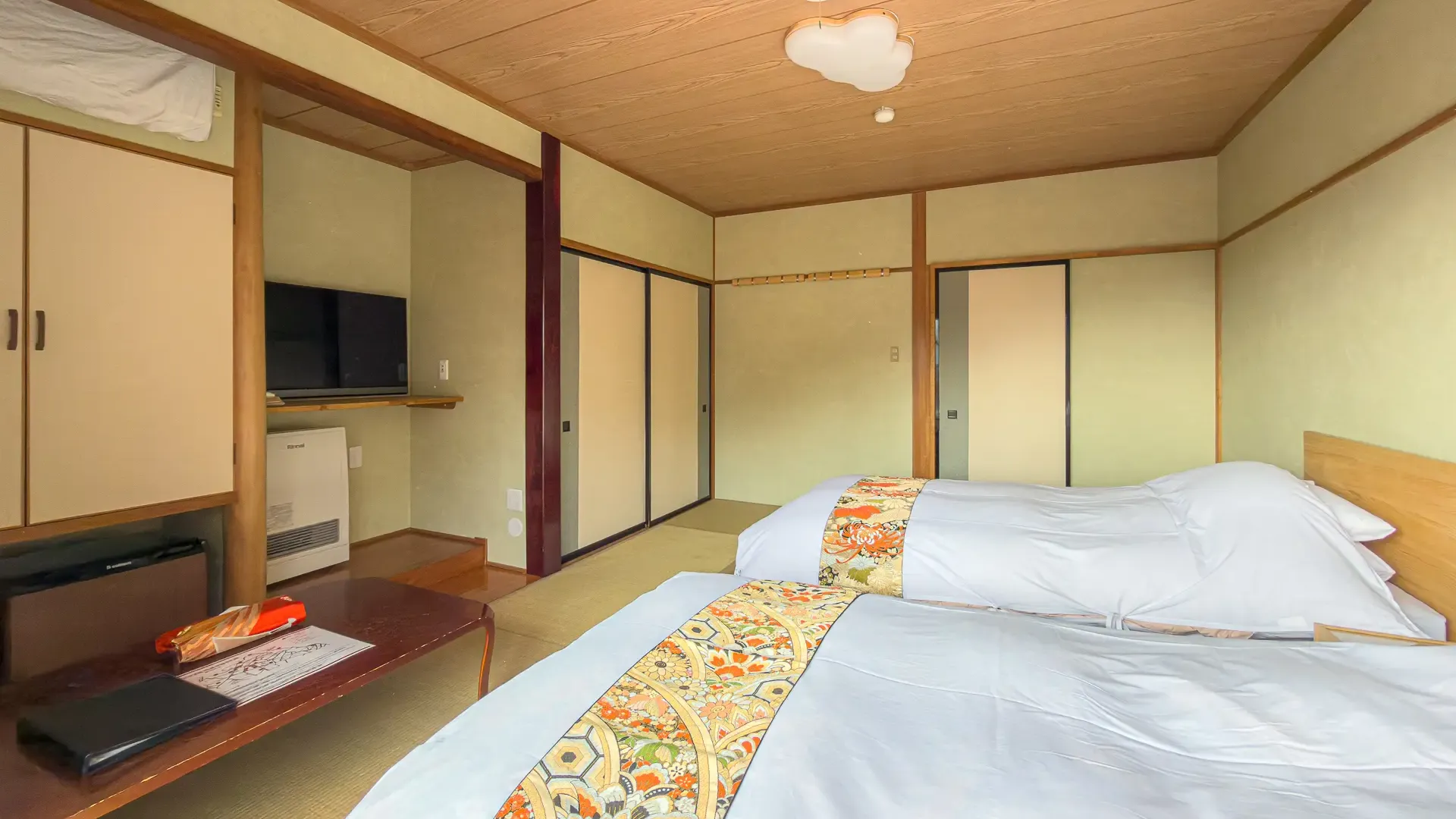 hotel-elizabeth-nozawa-onsen-japanese-twin-room-2