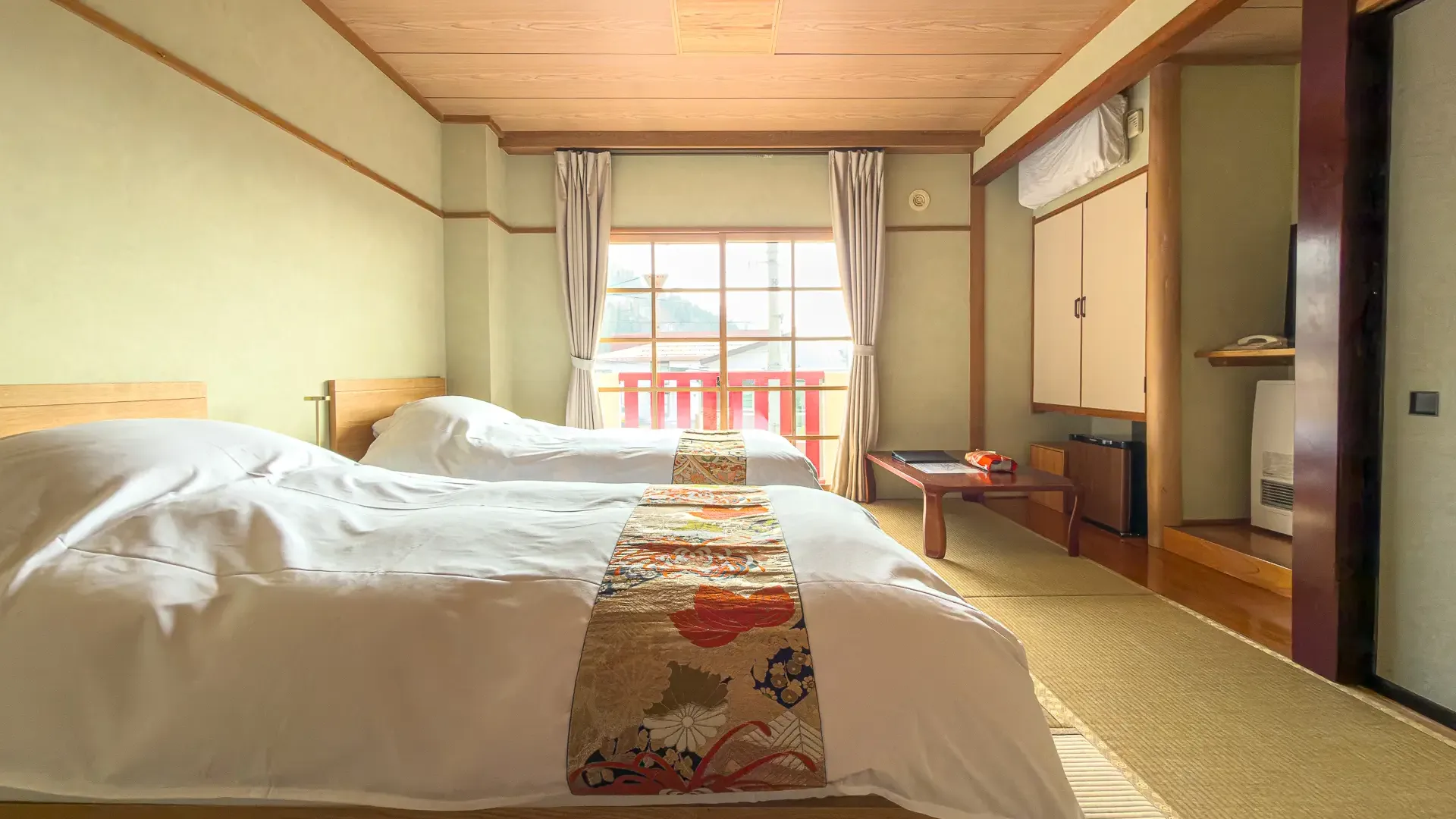 hotel-elizabeth-nozawa-onsen-japanese-twin-room-3