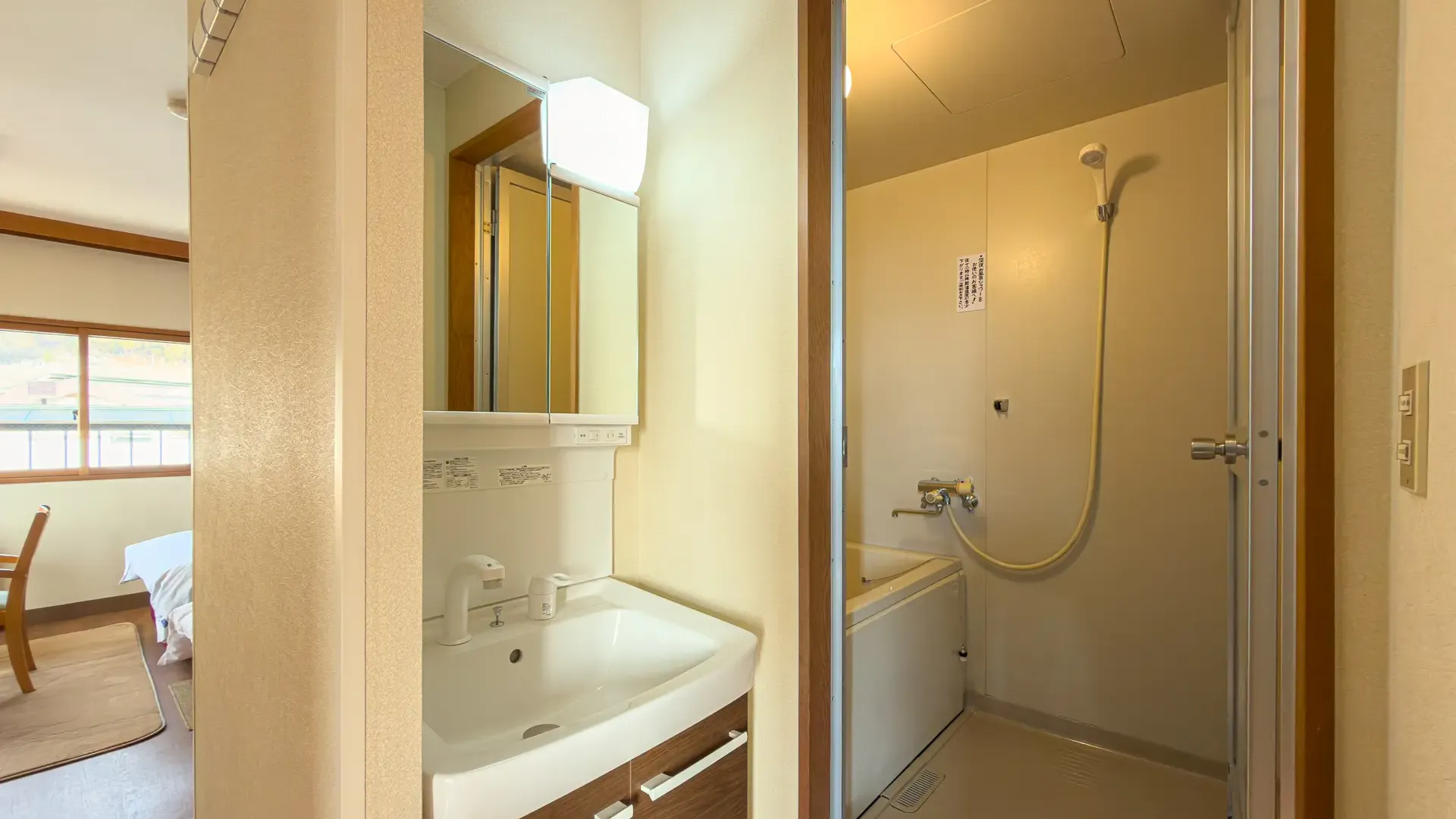 hotel-elizabeth-nozawa-onsen-triple-room-1